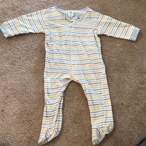 EUC footie jumper 6-9 mo